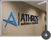 Letreiro Athros, produzido em aço galvanizado