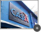 Letreiro instalado na fachada - Casa A