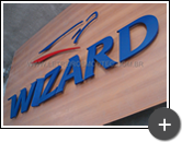 Letreiro de aço galvanizado para escola Wizard