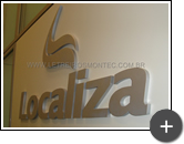 Localiza - Letreiro com letras em aço galvanizado e logotipo