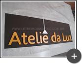 Material galvanizado aplicado no letreiro da Atelie da Luz