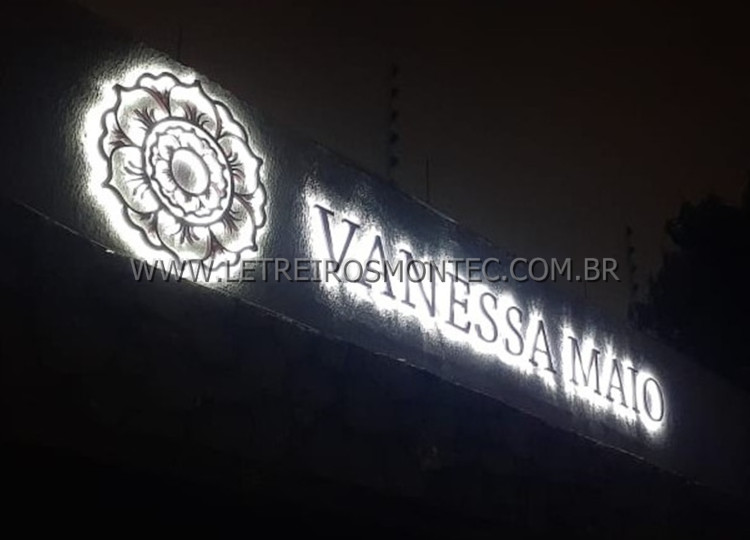 Letreiro com leds indireto