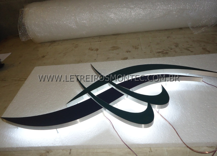 Logo Inox leds indireto