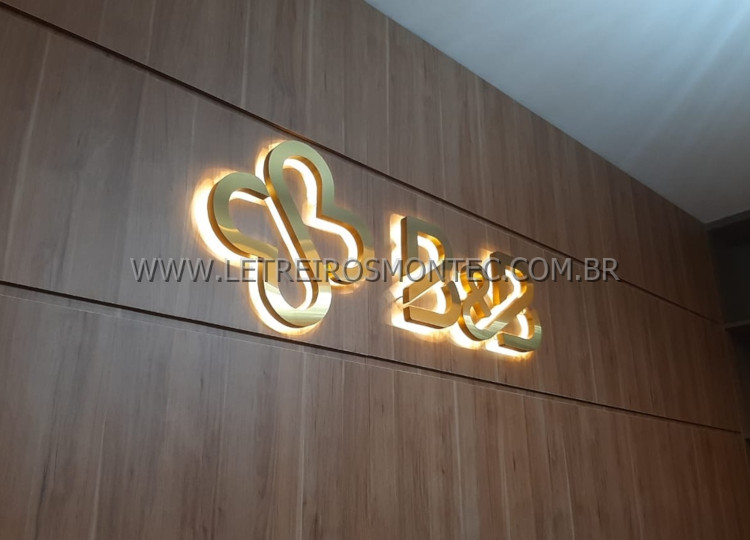 Letreiro Dourado com leds indireto
