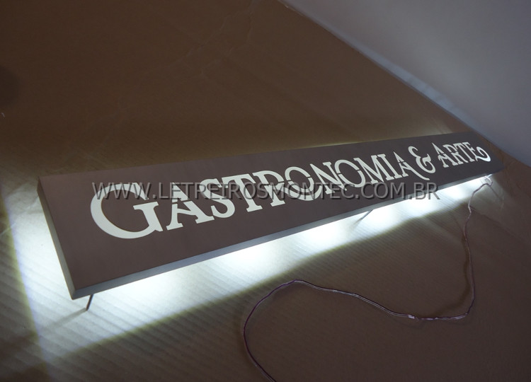 Letreiro Inox vazado com leds indireto