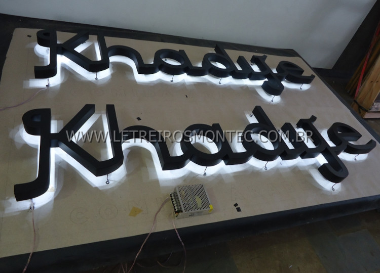 Letreiro preto leds indireto