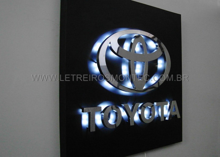 Produção do Letreiro com leds sofisticado para empresa Toyota