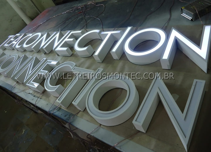 Letras acrílico com iluminação