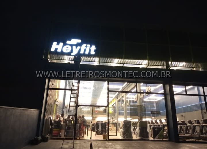 Letreiro acrílico iluminado com led