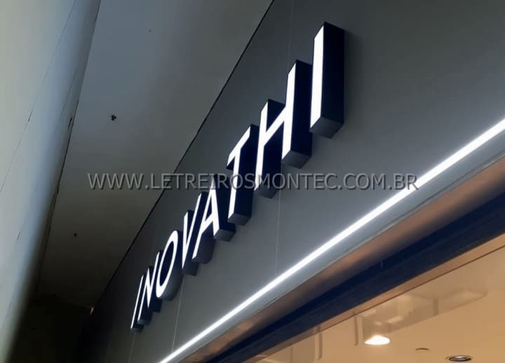 Letreiro de acrílico iluminado