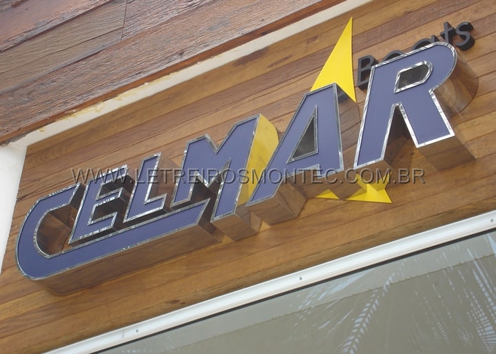 Letreiro luminoso de acrílico e leds para empresa Celmar