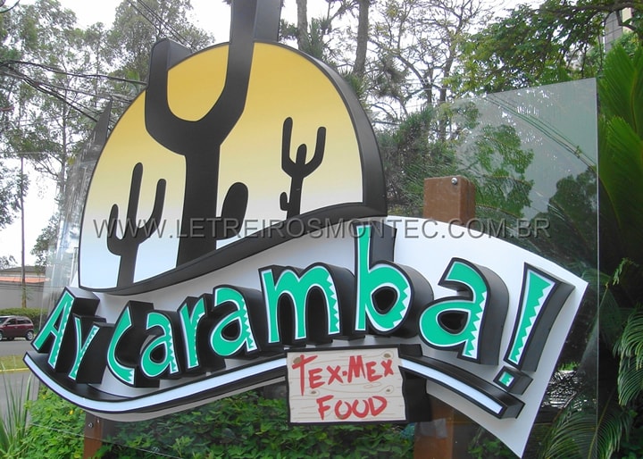 Letreiro luminoso em acrilico com leds. Projeto inovador com logotipo para o restaurante de Fast Foods - Ay Caramba!