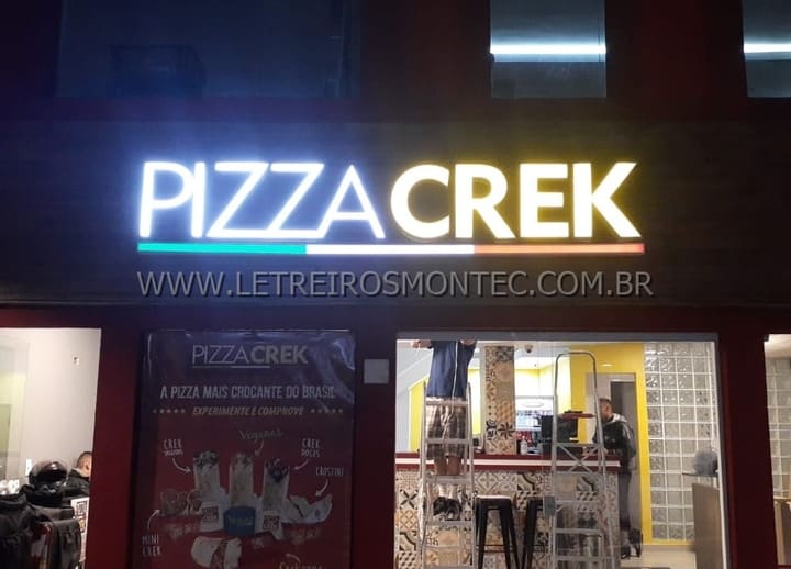 Letreiro luminoso para fachada de loja