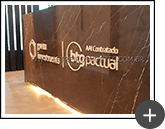 Letreiro acrílico balcão de recepção