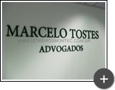 Letreiro para escritório de advocacia produzido em acrílico com pintura