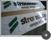 Letreiro em acrílico de 10mm preto produzido para empresa Straumann.