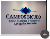 Letreiro para escritório em acrílico recortado