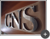 Fabricação do letreiro para loja CNS com leds para a iluminação no ambiente