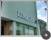 Letreiro para fachada da loja Lima Doce localizada no interior de São Paulo