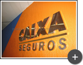 Letreiro para o escritório da Caixa Seguros produzido em inox polido com alto brilho no acabamento