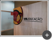 Produzimos o letreiro em acrílico para o escritório da UOL