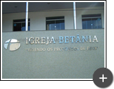 Letreiro pata igreja evangélica pentecostal Betânia com letras e logotipo de inox em formato circular e triangular