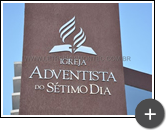 Letreiro com logotipo para igreja Adventista do Sétimo Dia, fabricado e instalado na fachada