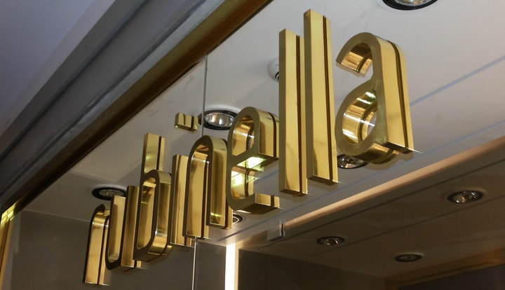 Letra caixa latão polido