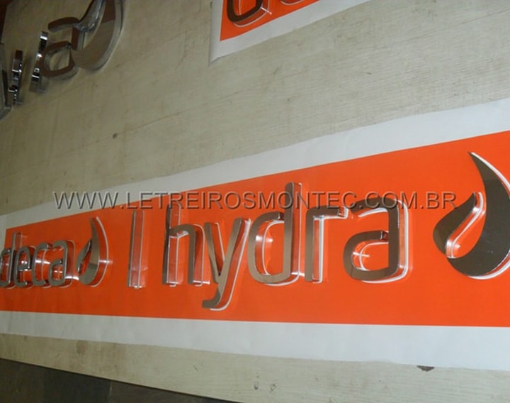 Letra caixa Deca Hidra de aço inox polido