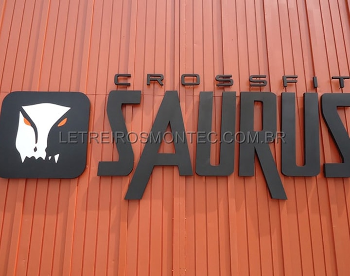 Letreiro para academia em aço galvanizado