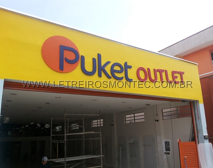 Letreiro para loja de roupas outlet em aço galvanizado