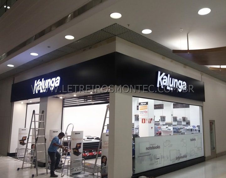 Letreiro para rede de lojas Kalunga com leds